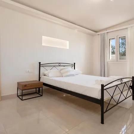 Michaelo - Affordable Luxury! Kalamákion